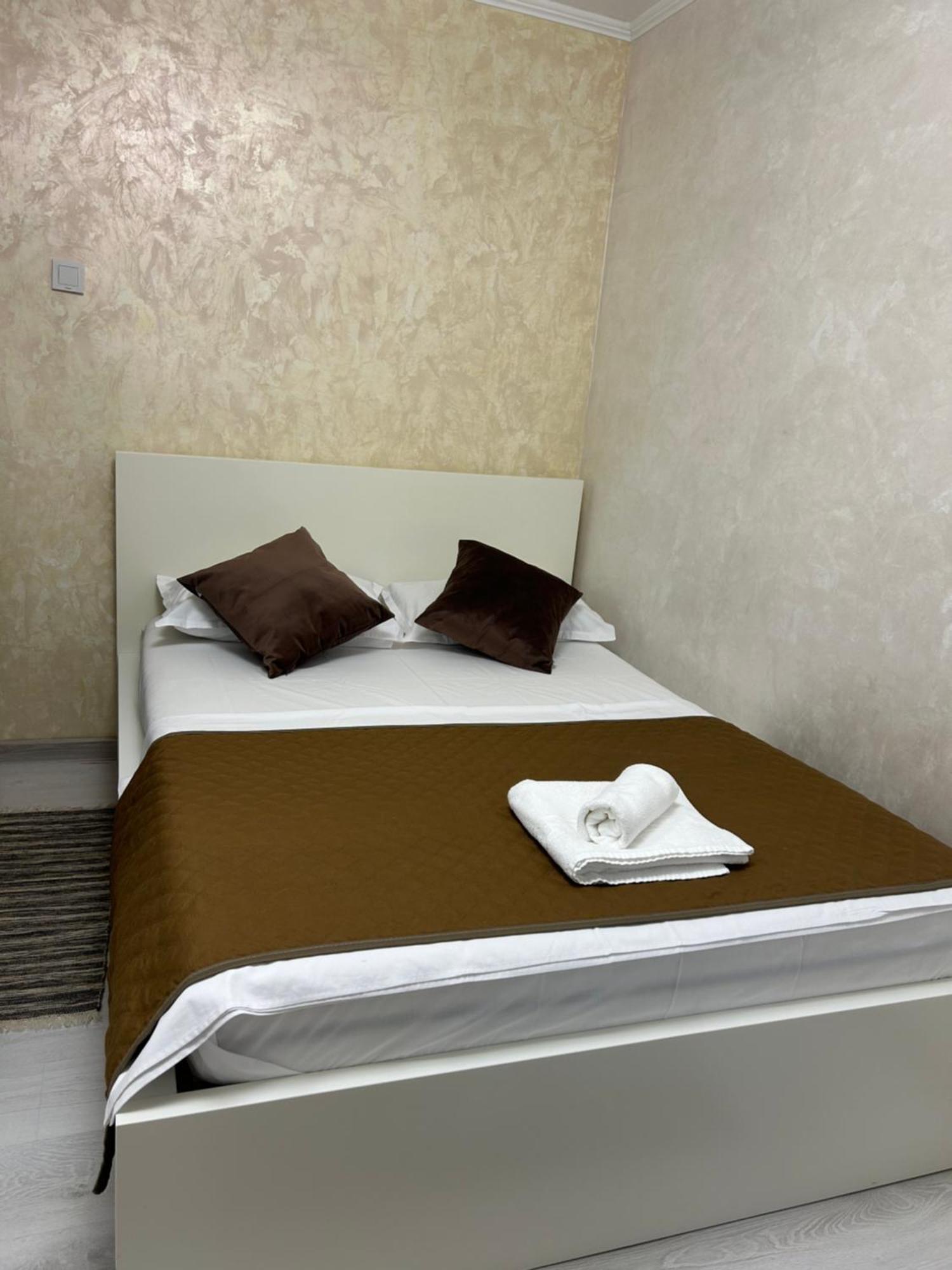 Guest House Târgu Jiu Eksteriør billede